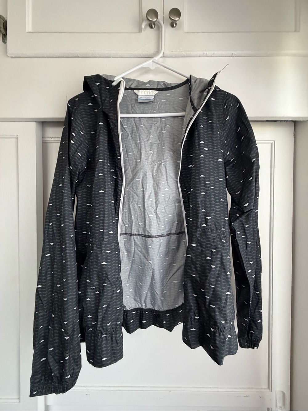 Lightweight Black Hooded Windbreaker - Columbia